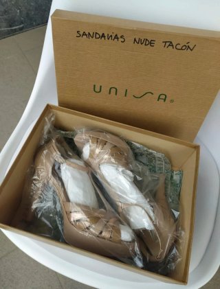 Sandalias Unisa Tacón Nude y Dorado Talla 38