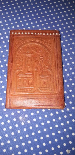 Cartera artesanal de cuero