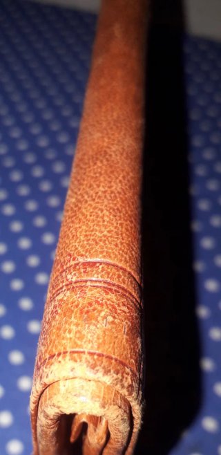 Cartera artesanal de cuero