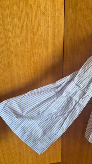 Blusa de rayas azul y blanco