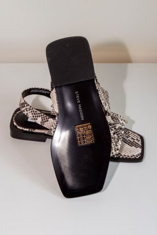 A ESTRENO Steve Madden Animal Print Sandalias