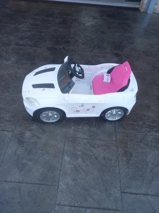 Coche eléctrico infantil blanco