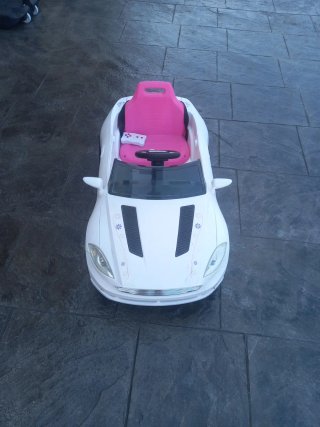 Coche eléctrico infantil blanco