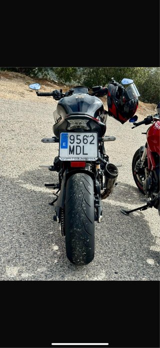 Kawasaki Z900 Naked Roja y Plateada
