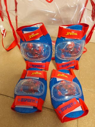 Pattini a rotelle e protezioni Spiderman
