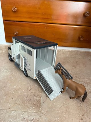 Camión caballos Bruder Mercedes Sprinter y caballo