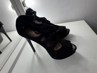 Tacones Bershka Negros Estilo Cage