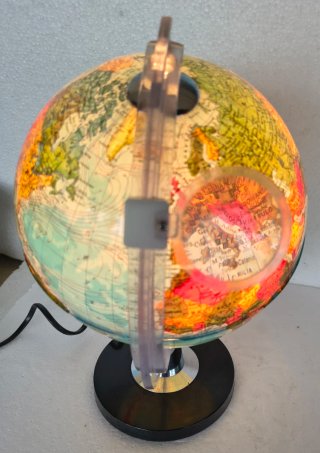 Mappamondo con luce