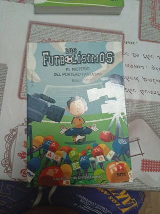 Pack de tres libros de los futbolisimos.
