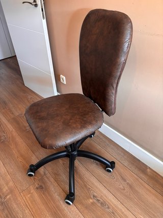 Silla de oficina giratoria marrón