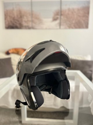Casco de moto gris