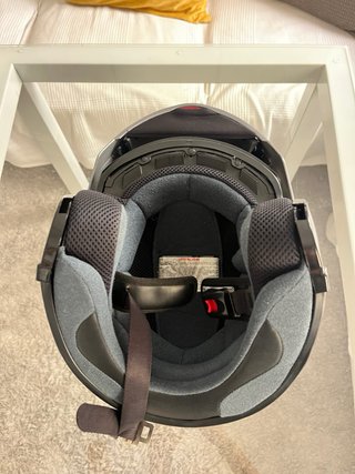 Casco de moto gris