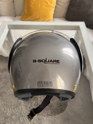 Casco de moto gris