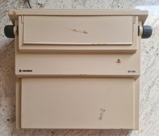 Máquina de escribir Hermes EP 300 eléctrica.