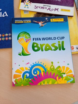 Lote 4  álbumes plancha. Más uno con cromos
