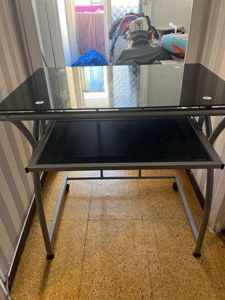 Mesa de estudio de cristal negra