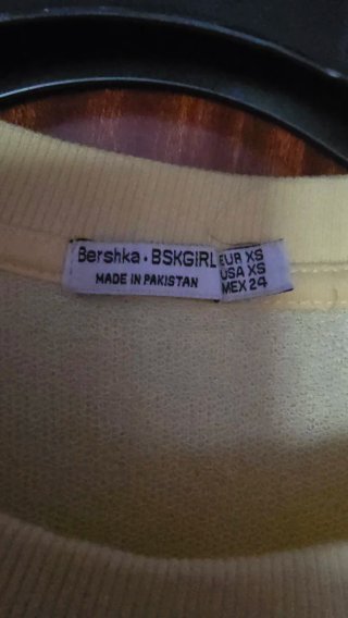 Sudadera Bershka amarilla talla xs
