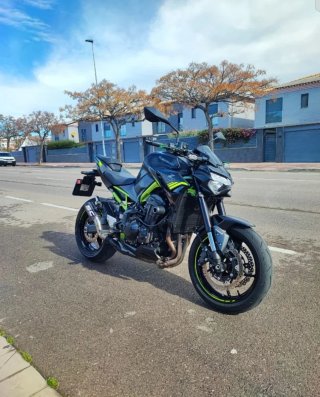 Kawasaki Z900 Negra y Verde