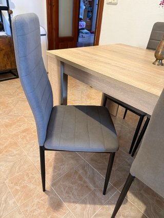 Mesa Comedor Madera Clara + 4 sillas
