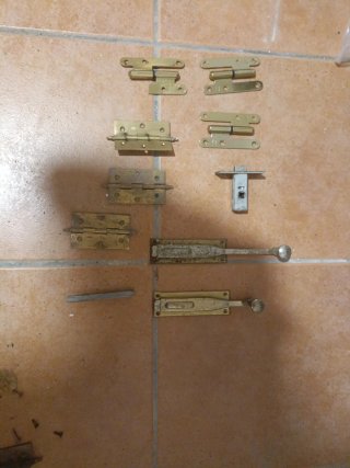 Lote Bisagras y Pestillos Metálicos