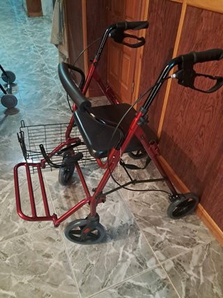 Carrito andador con ruedas, silla y frenos