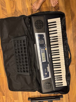 Teclado Yamaha YTP-210 con soporte y funda