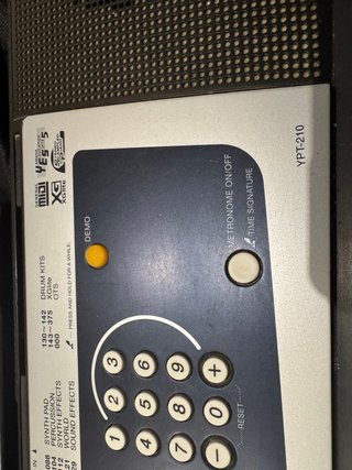 Teclado Yamaha YTP-210 con soporte y funda