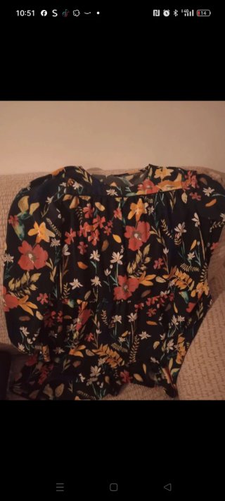 Vestido floral Only negro