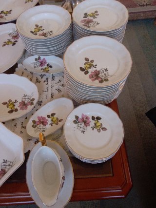Vajilla de porcelana con flores