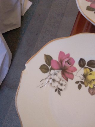 Vajilla de porcelana con flores