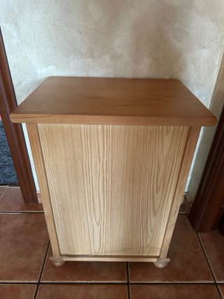 Mesita de noche de madera maciza