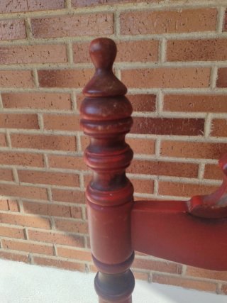 Silla de enea roja y madera