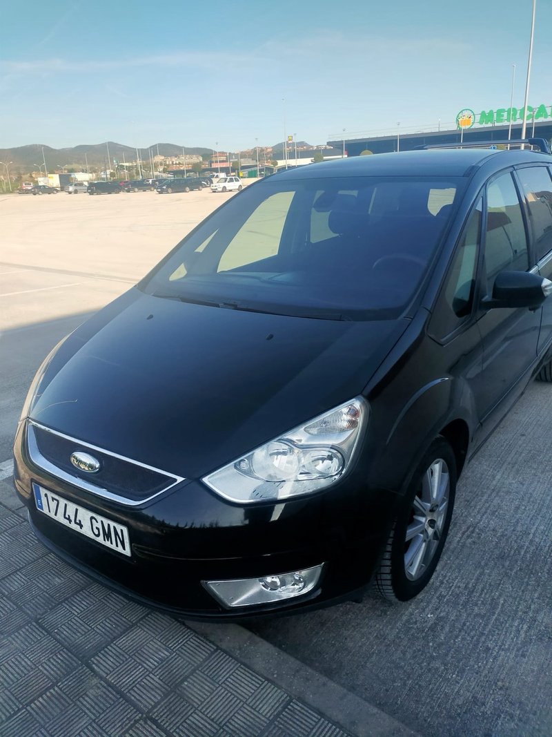 Ford Galaxy 2009 - foto 1