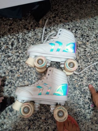 Patines de 4 ruedas blancos