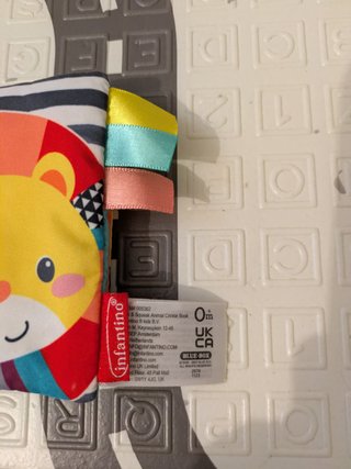 Libro sensorial bebé Infantino Link & Squeak