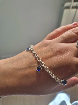 Pulsera de plata con detalles azules