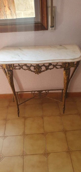 Conjunto candelabros,mesa,reloj y espejo antiguo.