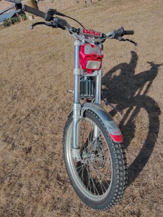 Beta Trial Moto Roja y Plata