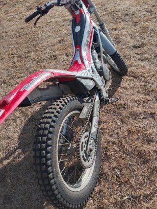 Beta Trial Moto Roja y Plata
