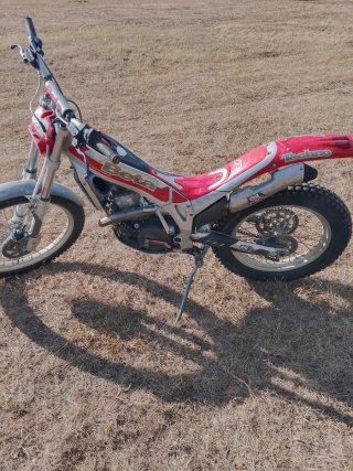 Beta Trial Moto Roja y Plata