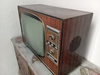 Televisor Vintage Sylvania I2.