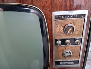 Televisor Vintage Sylvania I2.