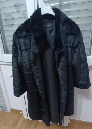 Cappotto donna TENQS in ecopelliccia nero