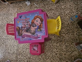 Mesita infantil rosa y amarilla