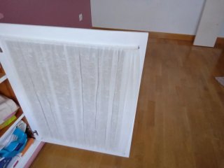 Mueble blanco y rosa con cajones
