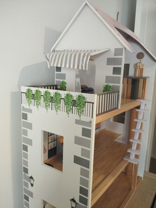 Casa de muñecas de madera