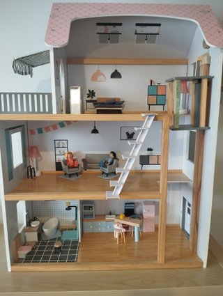 Casa de muñecas de madera