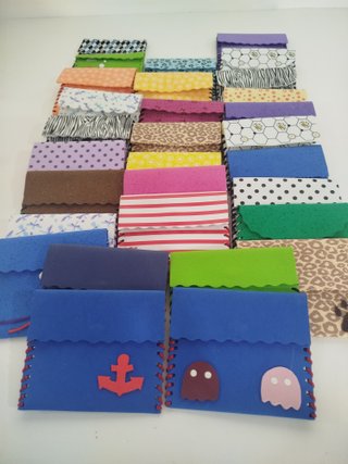 Carteras medianas goma eva