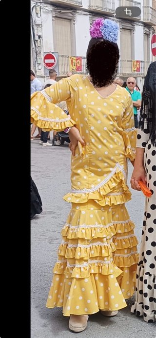 Traje de flamenca amarillo y lunares niña