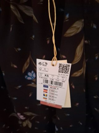 Blusa floral negra manga larga